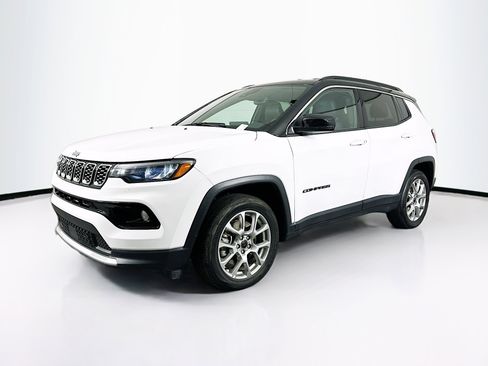 Used 2025 Jeep Compass Limited image 3