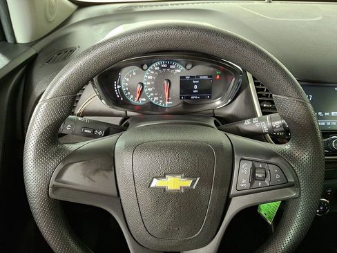 Used 2017 Chevrolet Trax LS FWD image 18