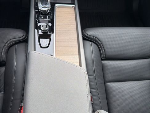 New 2026 Volvo XC60 B5 Ultra w/ Protection Package Premier image 24