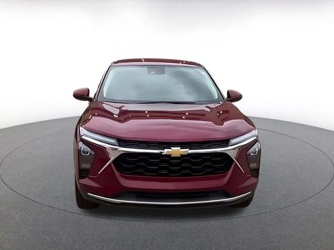 Used 2025 Chevrolet Trax LT FWD image 4