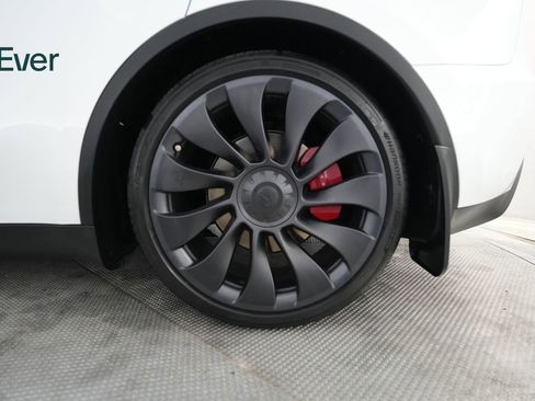 Used 2024 Tesla Model Y Performance AWD/4WD image 9