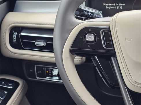 Used 2023 Lincoln Aviator 2WD w/ Premium Package image 27