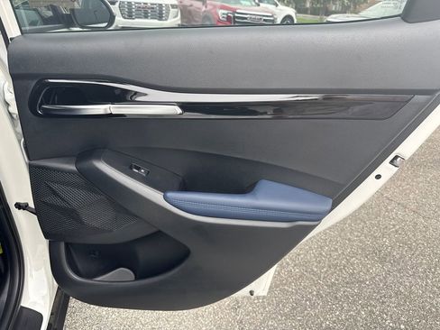 New 2025 Kia Seltos S image 16