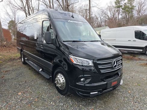 Used 2024 Mercedes-Benz Sprinter 3500 image 2
