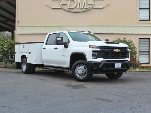 Used 2024 Chevrolet Silverado 3500 W/T w/ WT Convenience Package image 3
