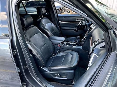 Used 2017 Ford Explorer Limited w/ Equipment Group 301A FWD image 27