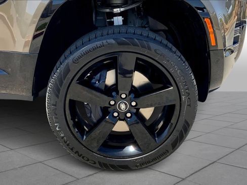 New 2025 Land Rover Defender 110 X-Dynamic SE image 11