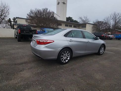 Used 2015 Toyota Camry XLE image 2