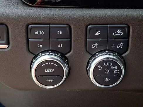 Used 2024 GMC Sierra 1500 SLT w/ SLT Premium Plus Package AWD/4WD image 26