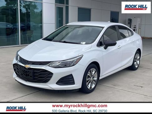 Used 2019 Chevrolet Cruze LT w/ Convenience Package FWD image 1