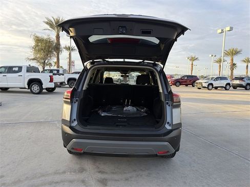 Used 2023 Nissan Rogue SV image 31