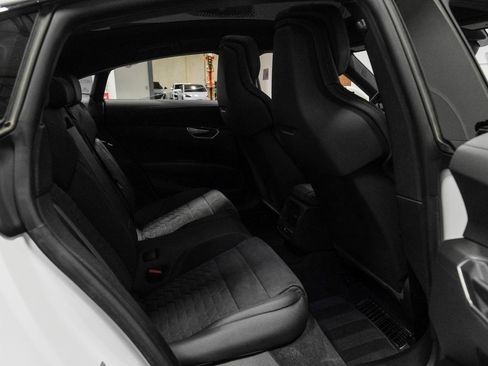 Used 2022 Audi e-tron GT Premium Plus image 40