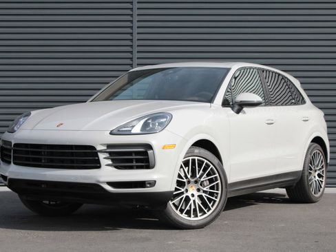 Certified 2023 Porsche Cayenne Platinum Edition image 1