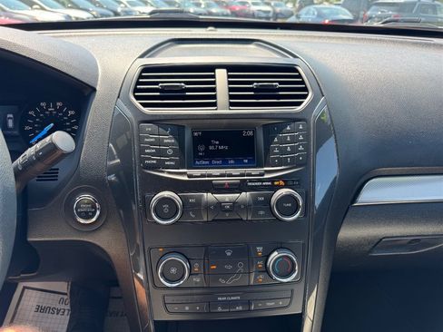 Used 2019 Ford Explorer XLT FWD image 15