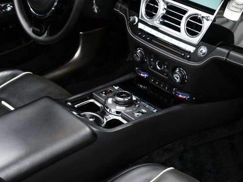 Used 2017 Rolls-Royce Dawn image 24