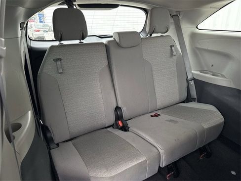 Used 2024 Toyota Sienna LE image 31