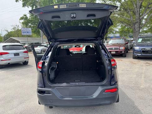 Used 2016 Jeep Cherokee Sport FWD image 21