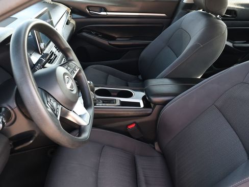 Used 2023 Nissan Altima 2.5 SV FWD image 12