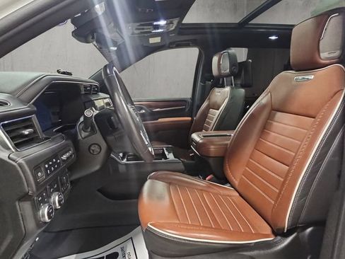 Used 2023 GMC Yukon XL Denali Ultimate w/ LPO, Floor Liner Package AWD/4WD image 11