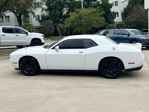 Used 2018 Dodge Challenger SXT RWD image 3