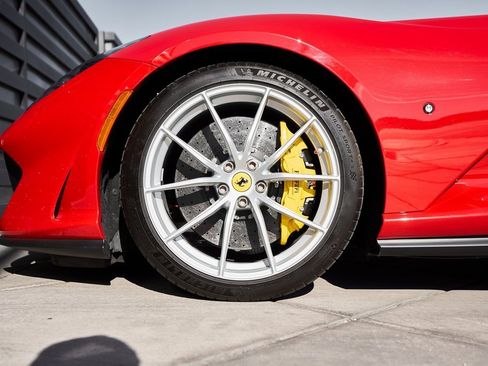 Used 2018 Ferrari 812 Superfast Base image 3