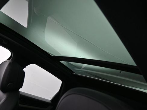 Certified 2025 Porsche Cayenne S AWD/4WD image 9