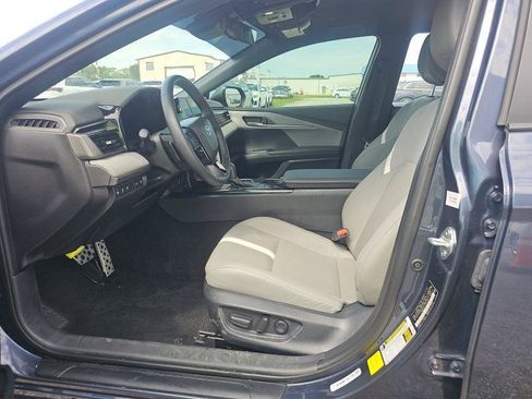 Used 2026 Toyota Camry SE w/ Multimedia Upgrade Package FWD image 5