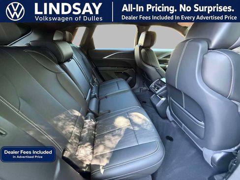 Used 2025 Cadillac Lyriq Luxury AWD/4WD image 17