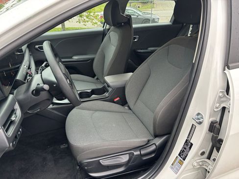 Used 2025 Kia K4 FWD image 36