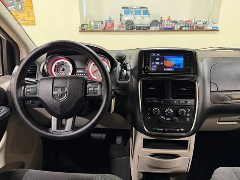 Used 2019 Dodge Grand Caravan SE FWD image 44