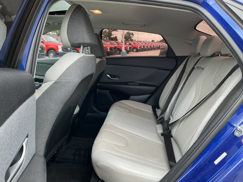 Used 2022 Hyundai Elantra Limited w/ Cargo Package FWD image 15