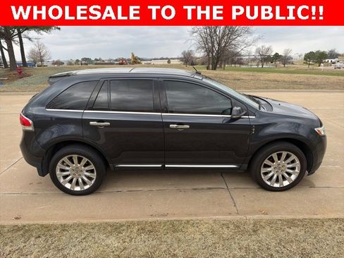 Used 2013 Lincoln MKX AWD image 2
