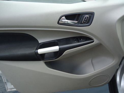 Used 2019 Ford Transit Connect XLT image 22