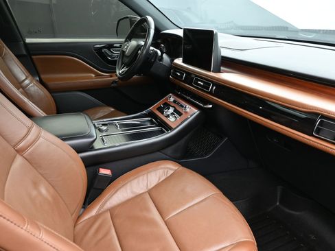 Used 2021 Lincoln Aviator Grand Touring w/ Elements Package Plus image 28