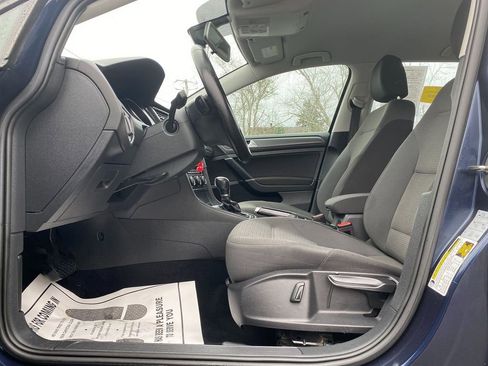 Used 2018 Volkswagen Golf S image 12