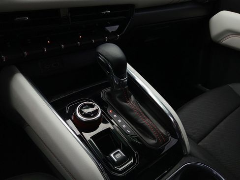 Used 2024 GMC Canyon AT4X w/ AT4X AEV Edition image 20