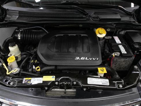 Used 2013 Chrysler Town & Country Touring FWD image 34