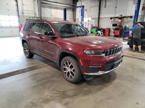 Used 2024 Jeep Grand Cherokee L Limited AWD/4WD image 1