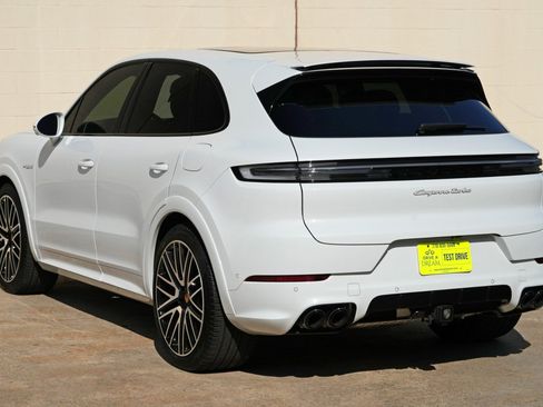 Used 2024 Porsche Cayenne Turbo AWD/4WD image 59