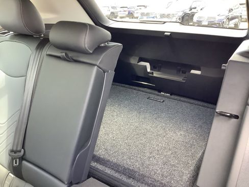 New 2025 Volkswagen Tiguan SE image 23