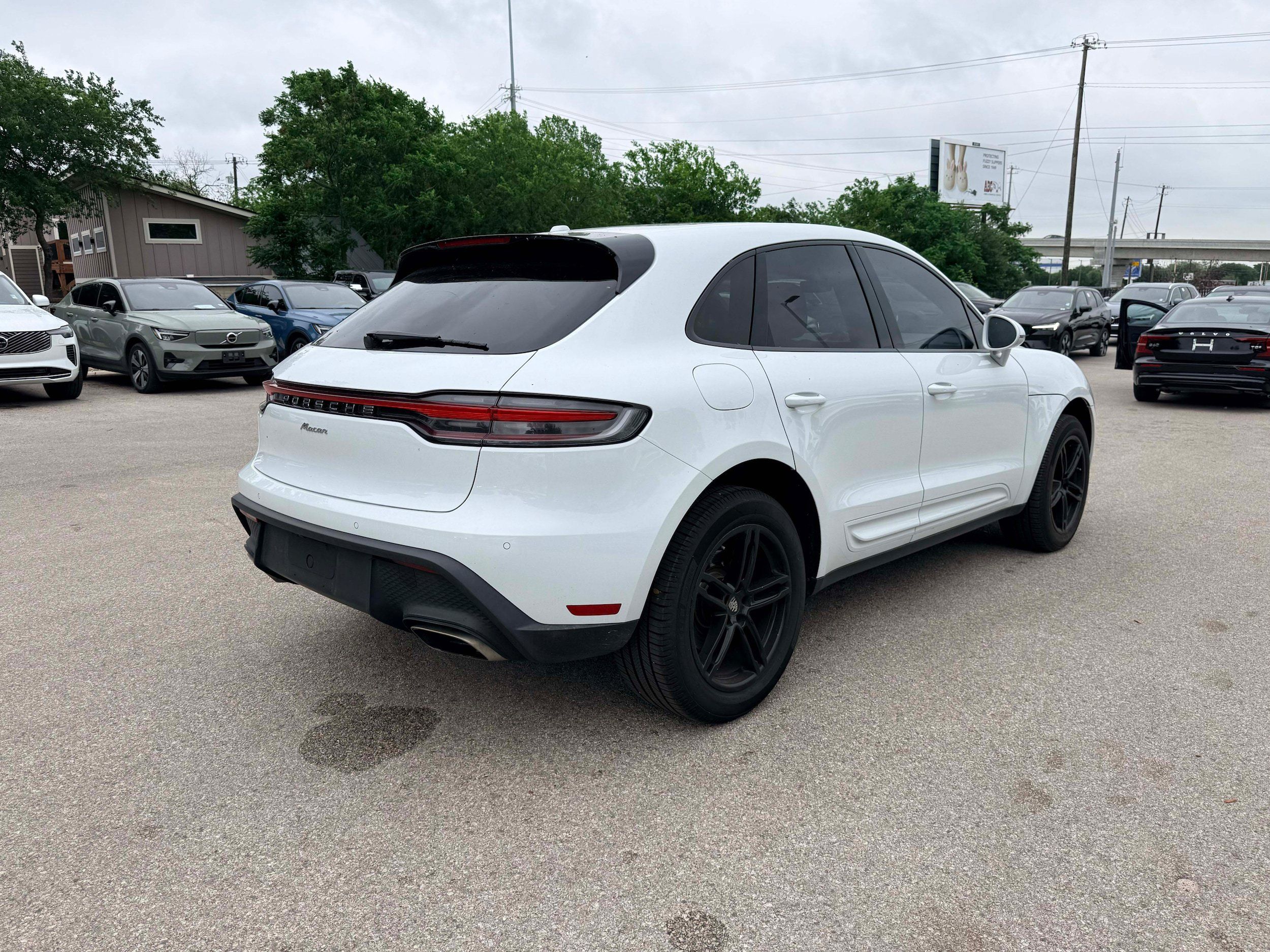 Used 2023 Porsche Macan AWD/4WD image 5