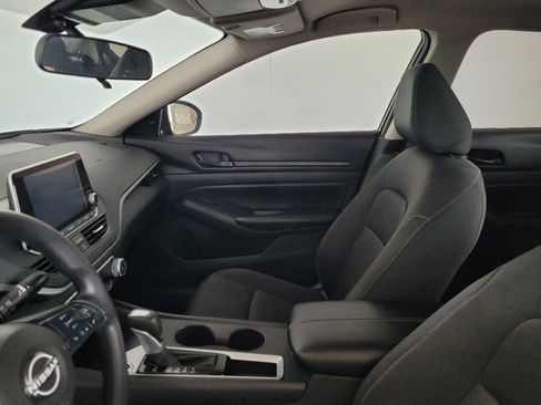Used 2025 Nissan Altima 2.5 S FWD image 17