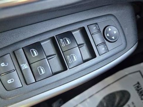 Used 2019 Jeep Cherokee Latitude Plus FWD image 29