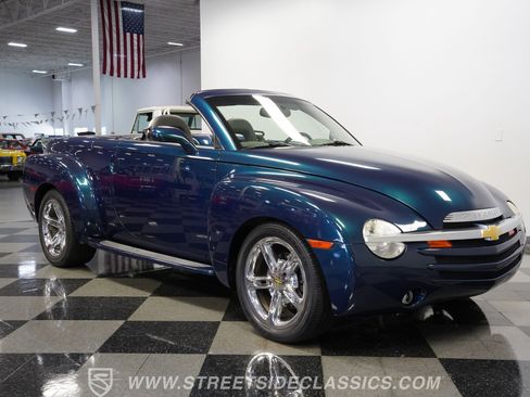 Used 2005 Chevrolet SSR w/ Preferred Equipment Group RWD image 17
