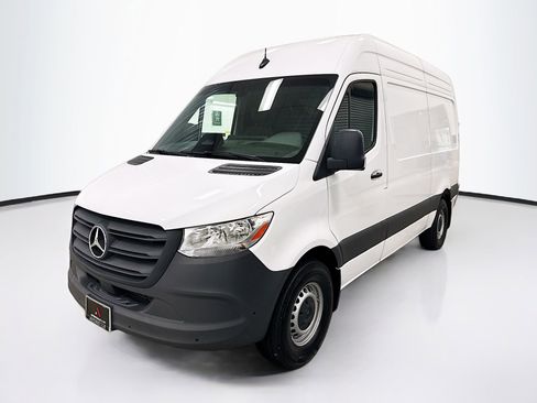 Used 2025 Mercedes-Benz Sprinter 2500 image 3
