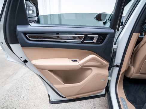 Used 2019 Porsche Cayenne E-Hybrid AWD/4WD image 20