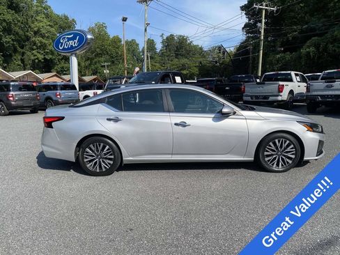Used 2023 Nissan Altima 2.5 SV FWD image 7
