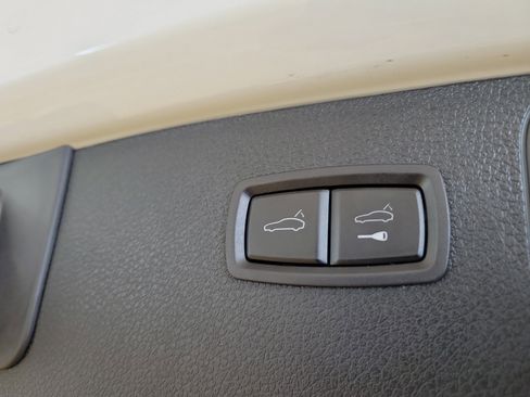 Used 2023 Porsche Macan AWD/4WD image 11
