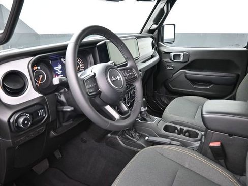 Used 2025 Jeep Wrangler Sport S image 18