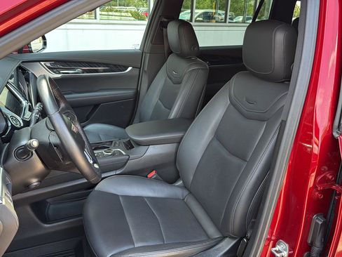Used 2024 Cadillac XT6 Premium Luxury w/ LPO, Floor Liner Package AWD/4WD image 14